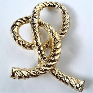 Vintage Light Gold Tone Large Brooch